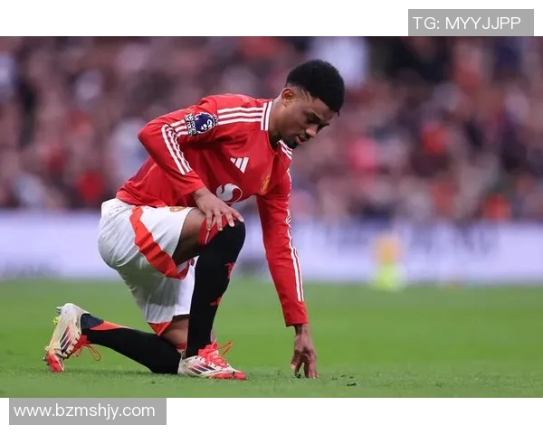 足球巨星频遭脚踝伤病困扰赛场命运与辉煌生涯再起波澜