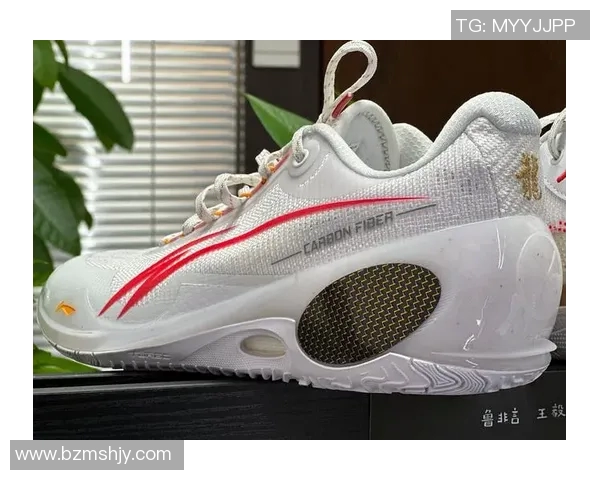 足球球星为何坚决不换球鞋 他们的球鞋情结与背后故事揭秘 足球球星为何坚决不换球鞋 他们的球鞋情结与背后故事揭秘