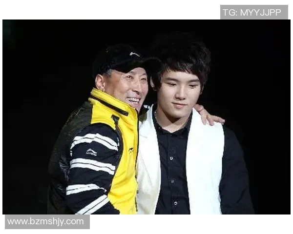 父子传承球场荣耀 足坛传奇父子档合影再现温馨瞬间